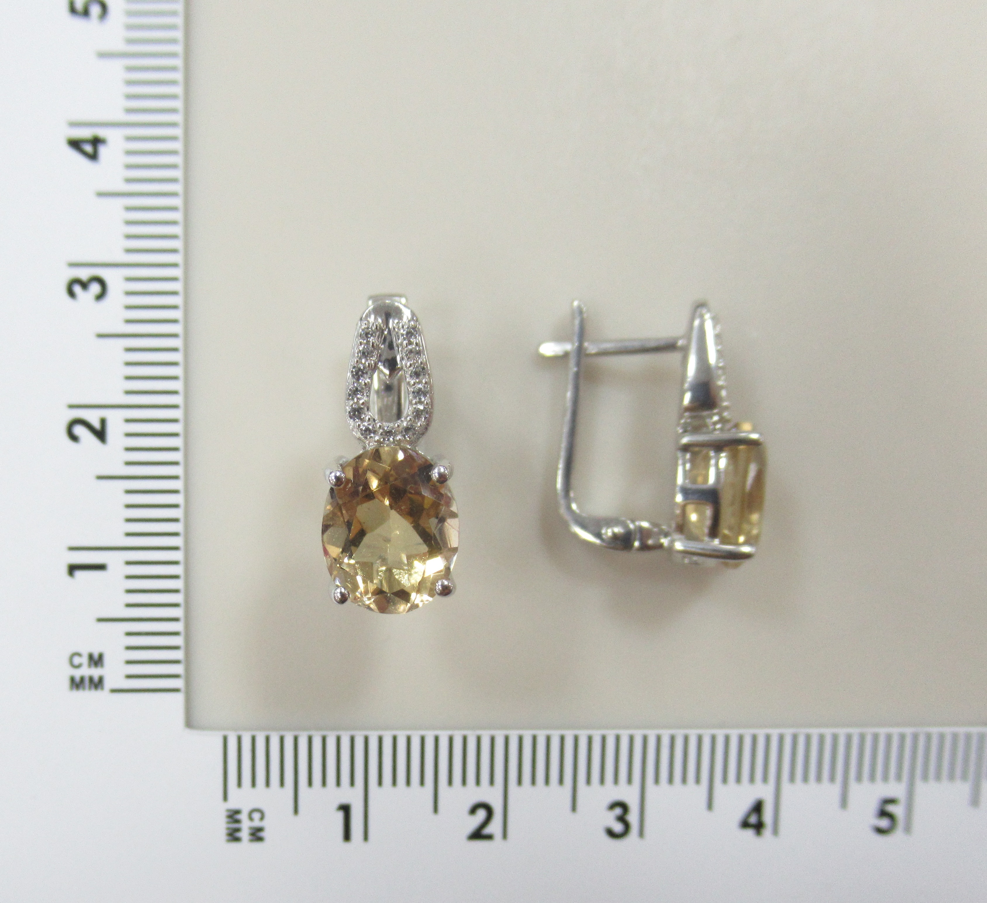 Серебряные серьги с кварцем